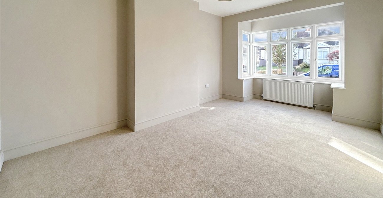 3 bedroom bungalow for sale in Sidcup | Robinson Jackson