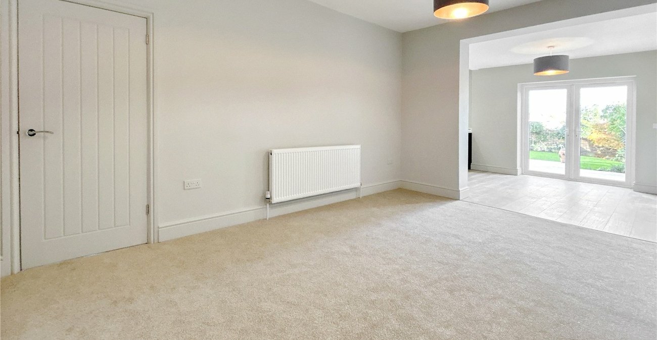 3 bedroom bungalow for sale in Sidcup | Robinson Jackson