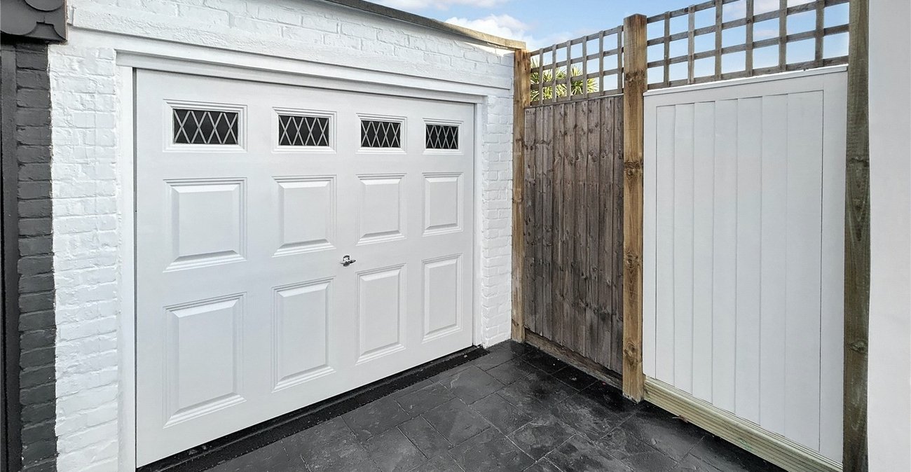 3 bedroom bungalow for sale in Sidcup | Robinson Jackson