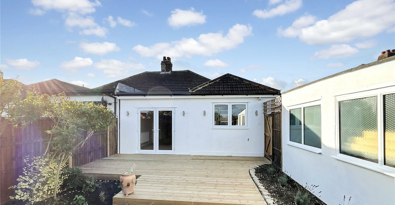 3 bedroom bungalow for sale in Sidcup | Robinson Jackson