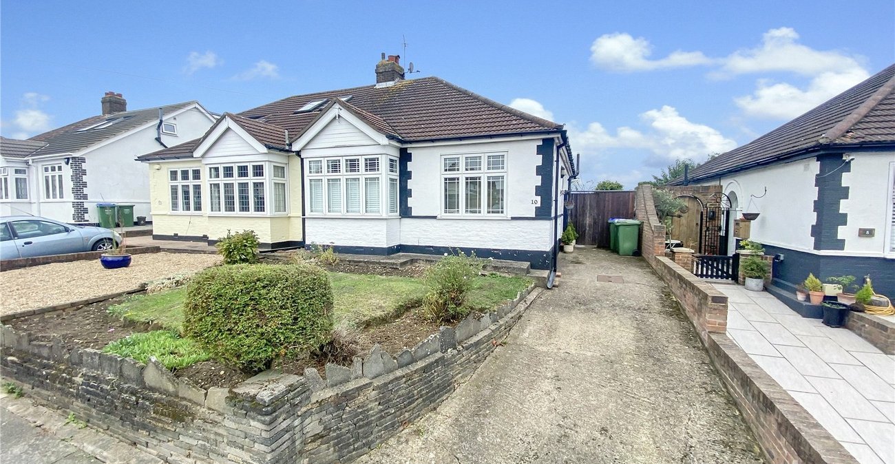 3 bedroom bungalow for sale in Sidcup | Robinson Jackson