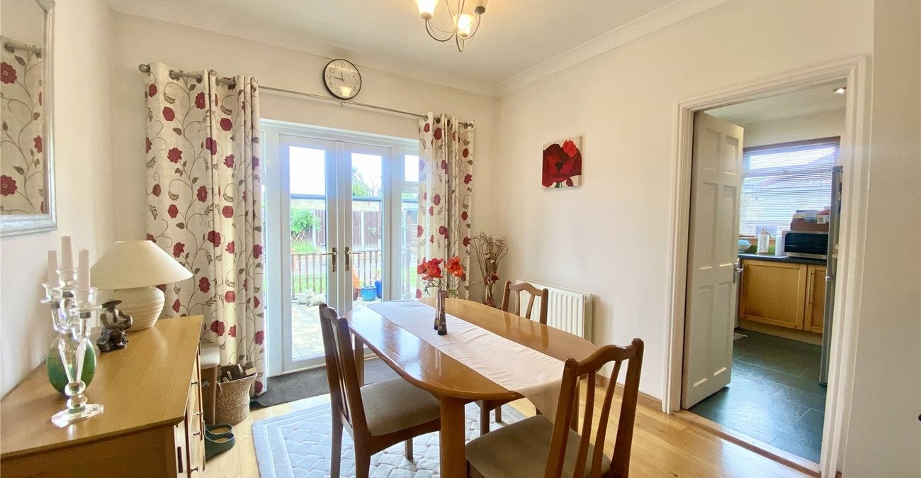 3 bedroom bungalow for sale in Sidcup | Robinson Jackson