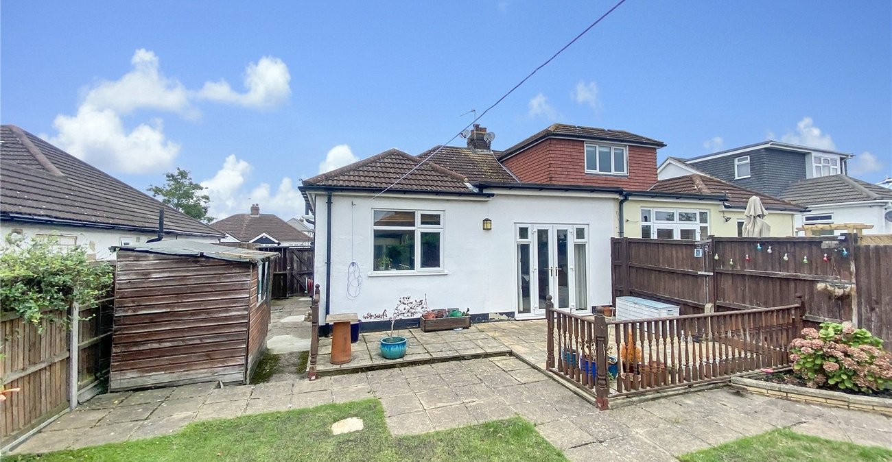 3 bedroom bungalow for sale in Sidcup | Robinson Jackson