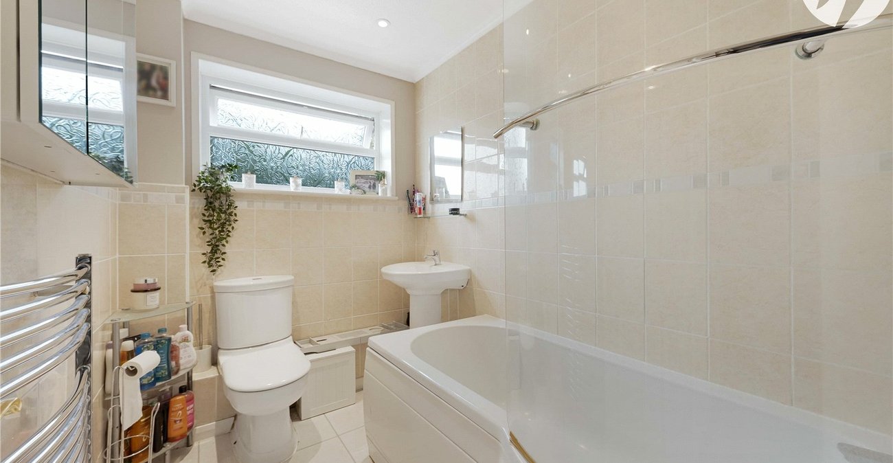 3 bedroom house for sale in Swanscombe | Robinson Jackson