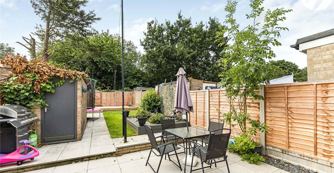 3 bedroom house for sale in Swanscombe | Robinson Jackson