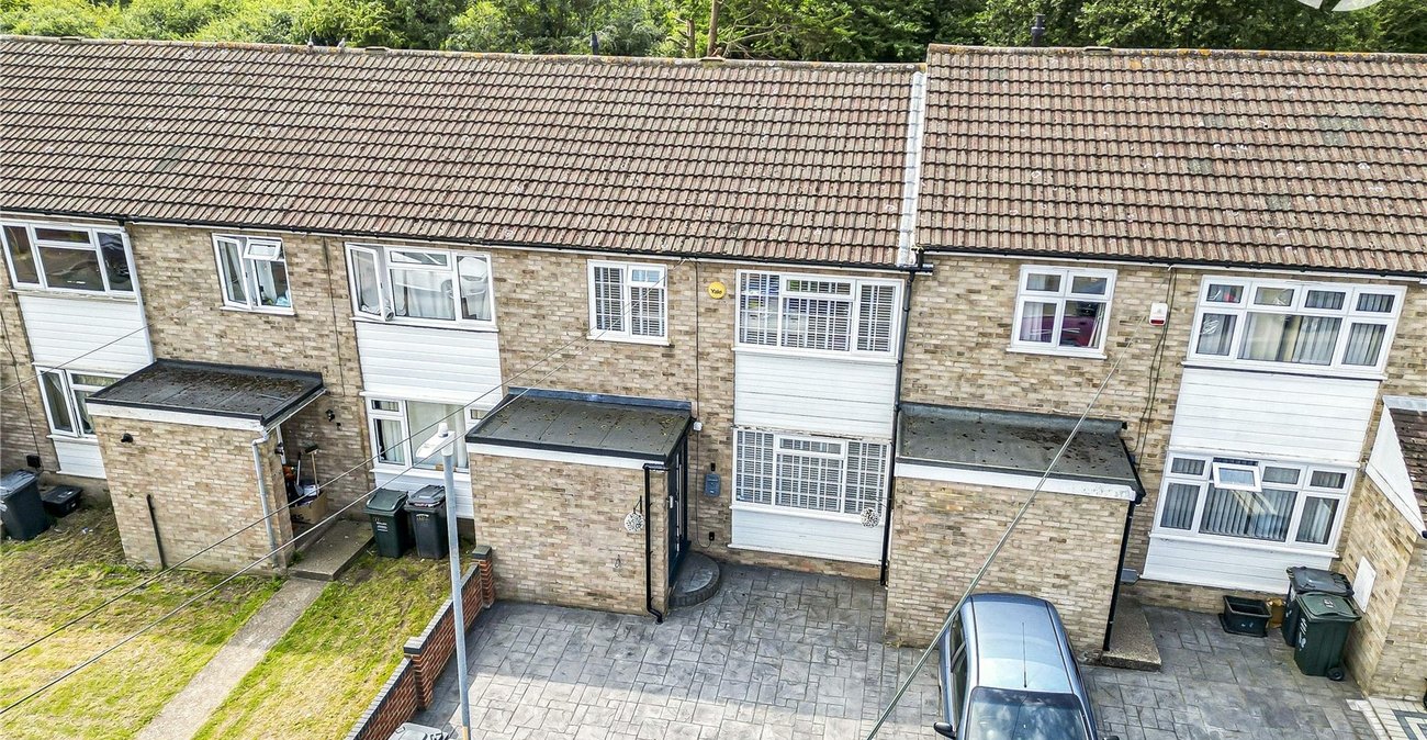 3 bedroom house for sale in Swanscombe | Robinson Jackson