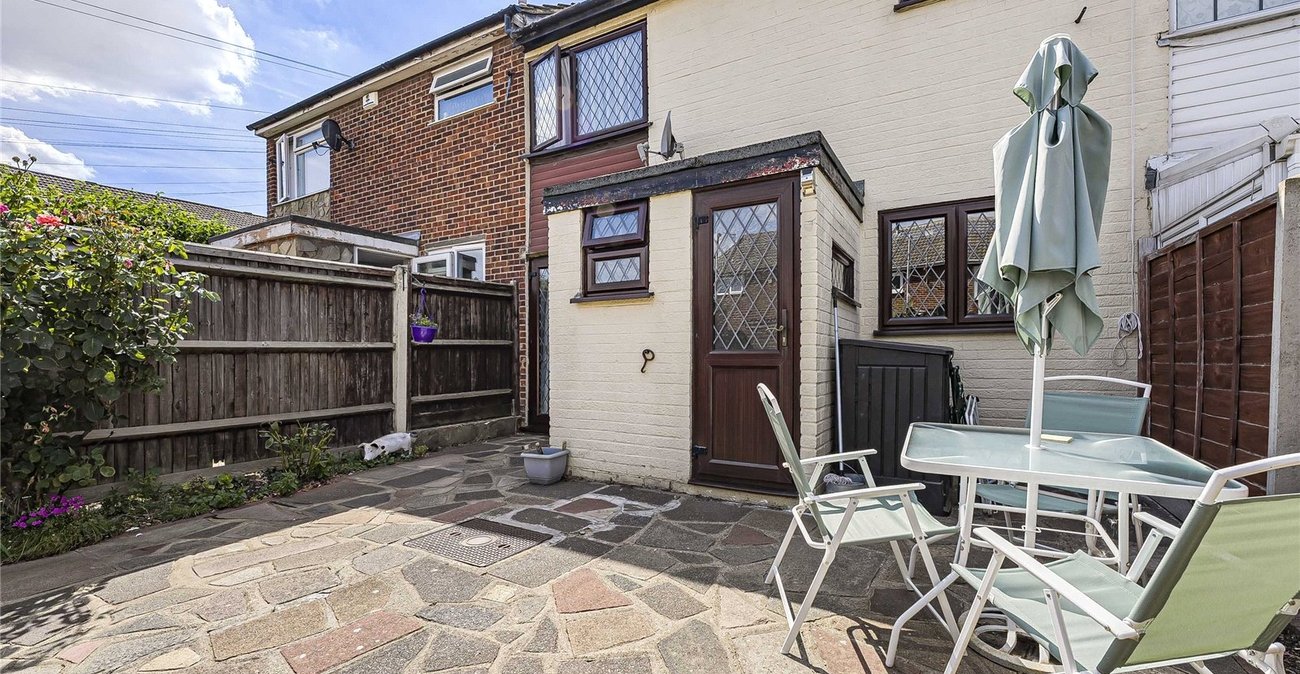 3 bedroom house for sale in Swanscombe | Robinson Jackson