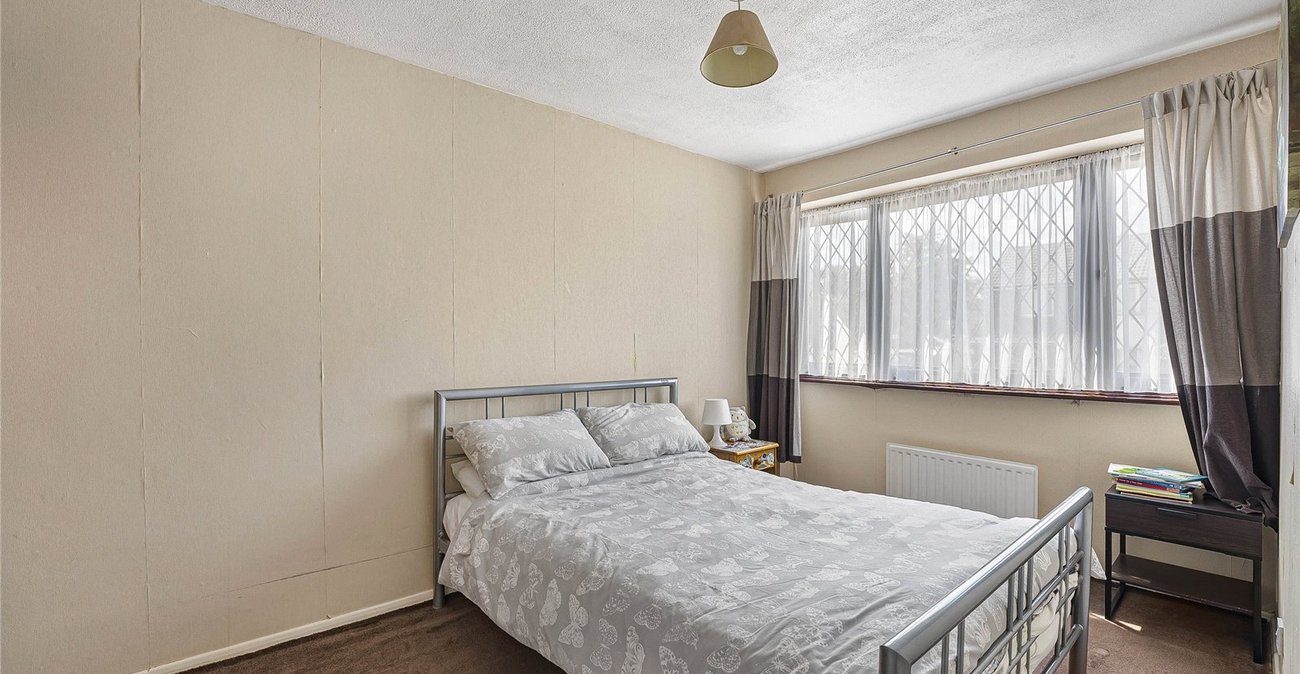 3 bedroom house for sale in Swanscombe | Robinson Jackson