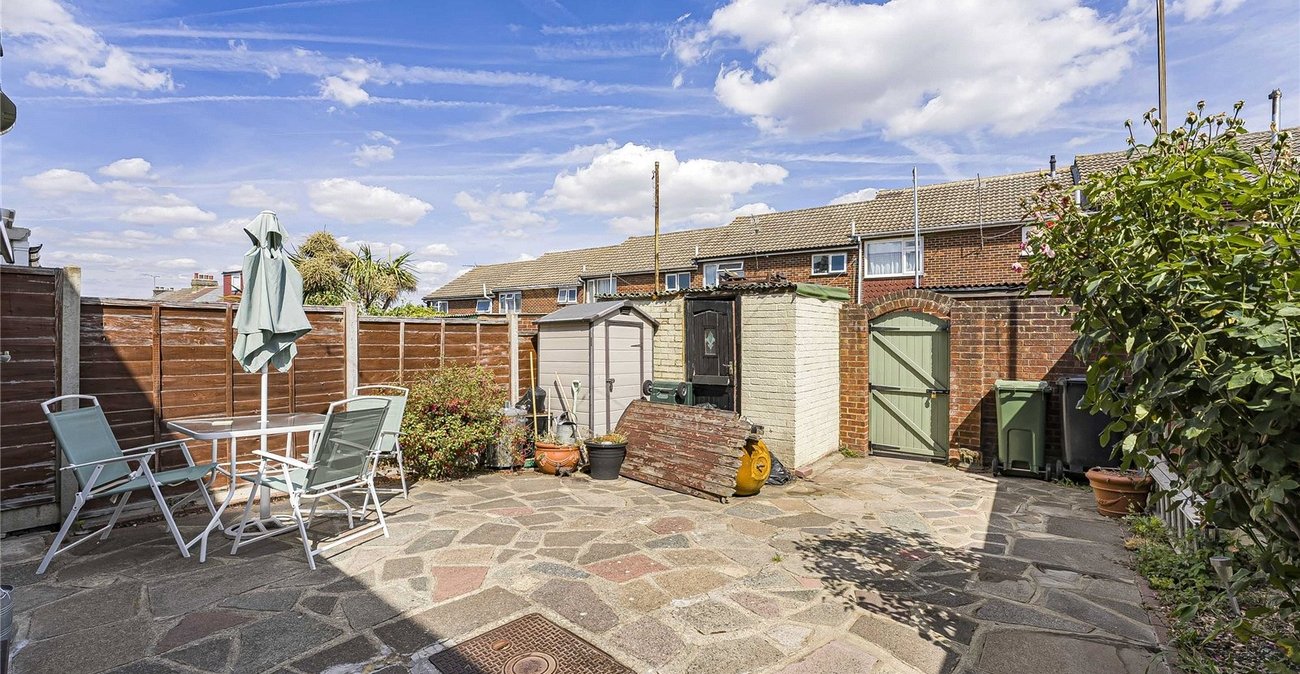 3 bedroom house for sale in Swanscombe | Robinson Jackson