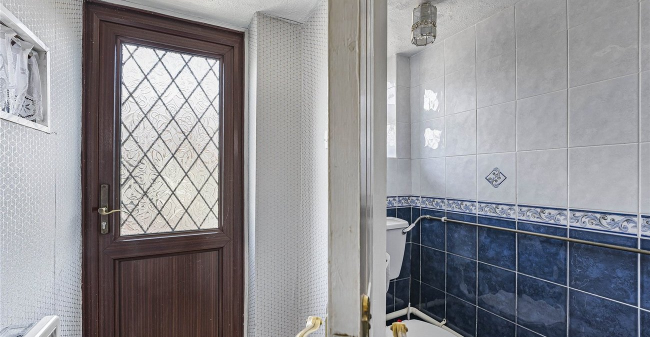 3 bedroom house for sale in Swanscombe | Robinson Jackson