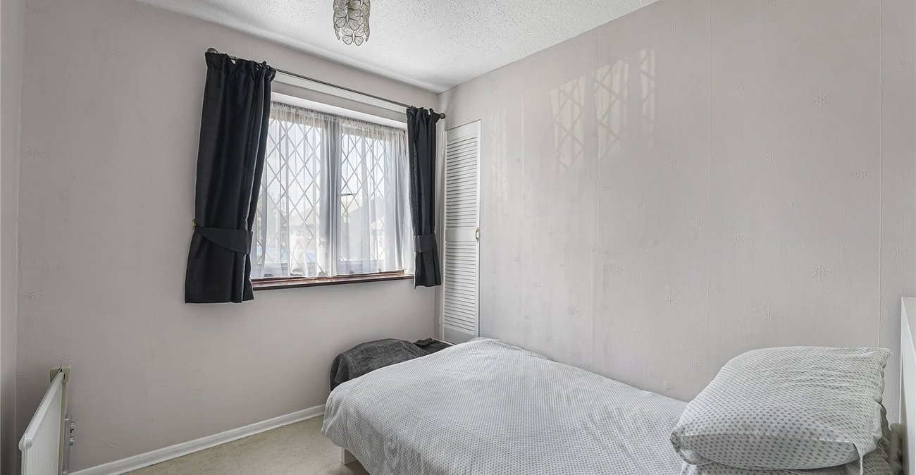3 bedroom house for sale in Swanscombe | Robinson Jackson