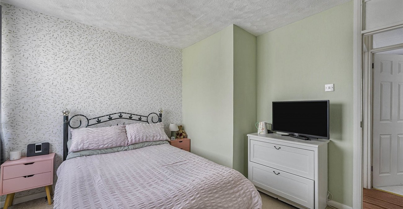 3 bedroom house for sale in Swanscombe | Robinson Jackson