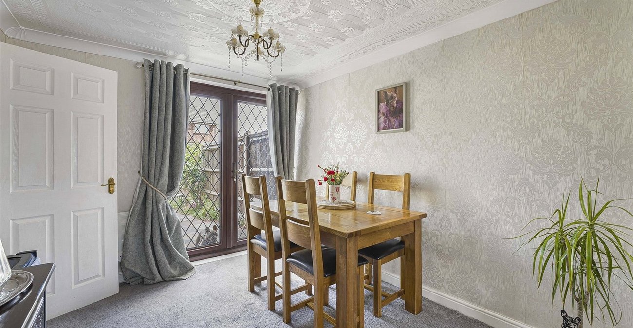 3 bedroom house for sale in Swanscombe | Robinson Jackson