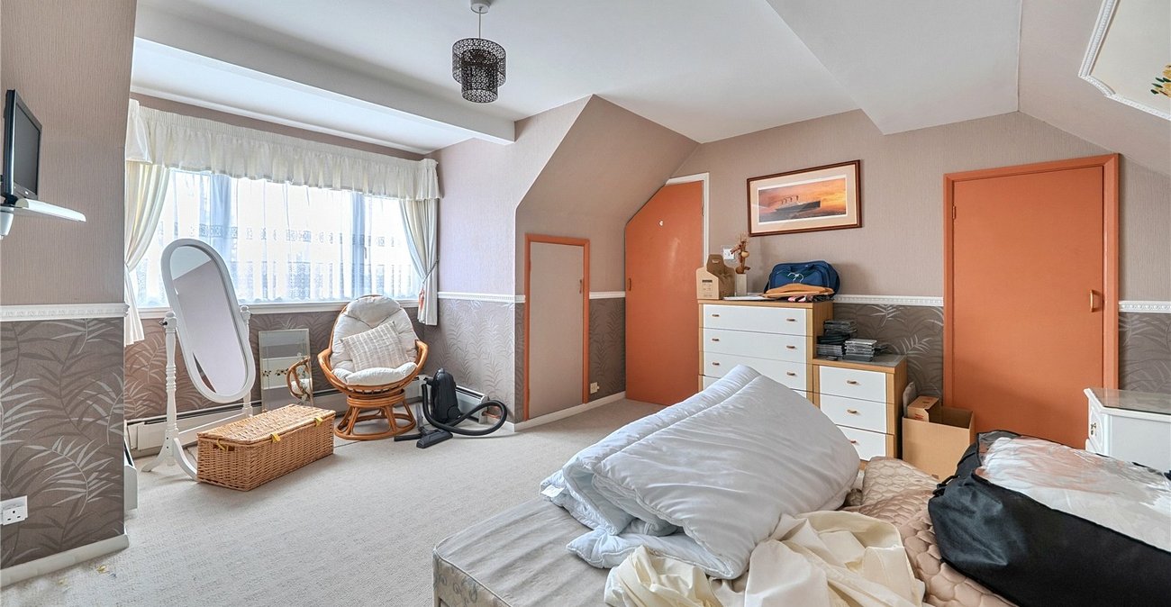 4 bedroom house for sale in London | Robinson Jackson