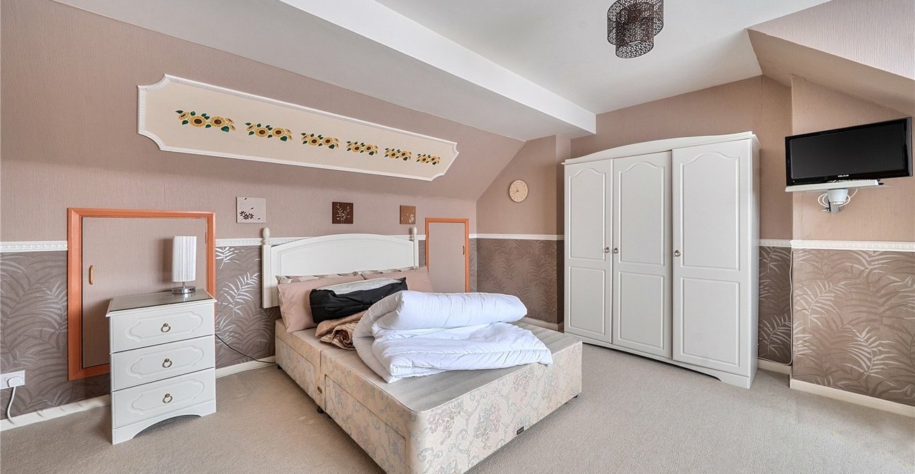 4 bedroom house for sale in London | Robinson Jackson