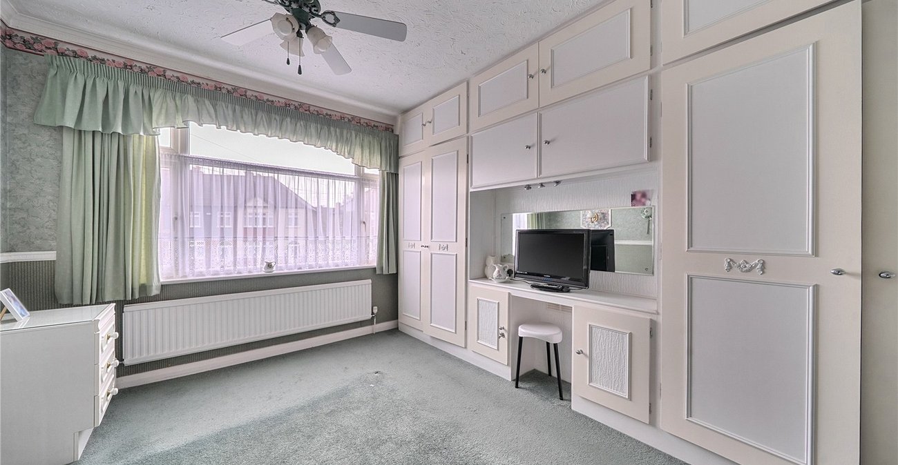 4 bedroom house for sale in London | Robinson Jackson