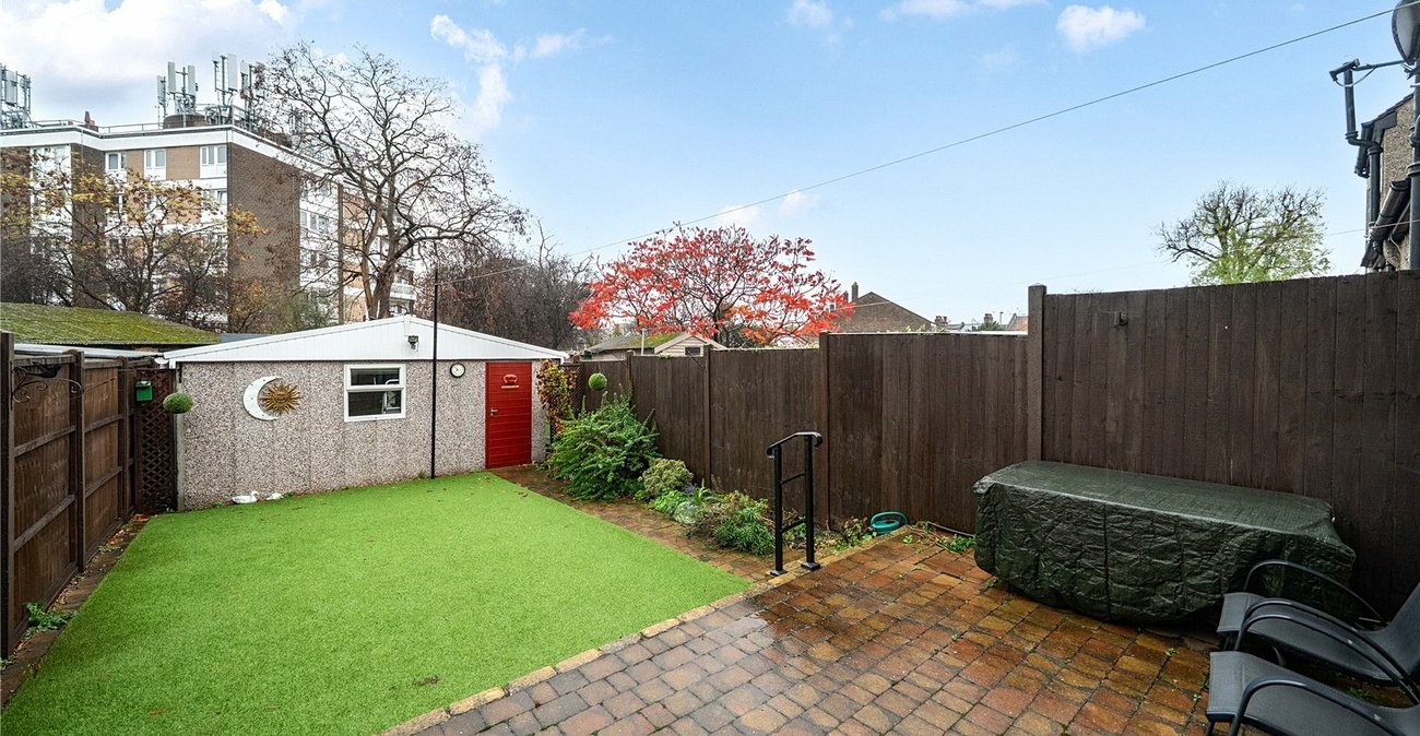 4 bedroom house for sale in London | Robinson Jackson