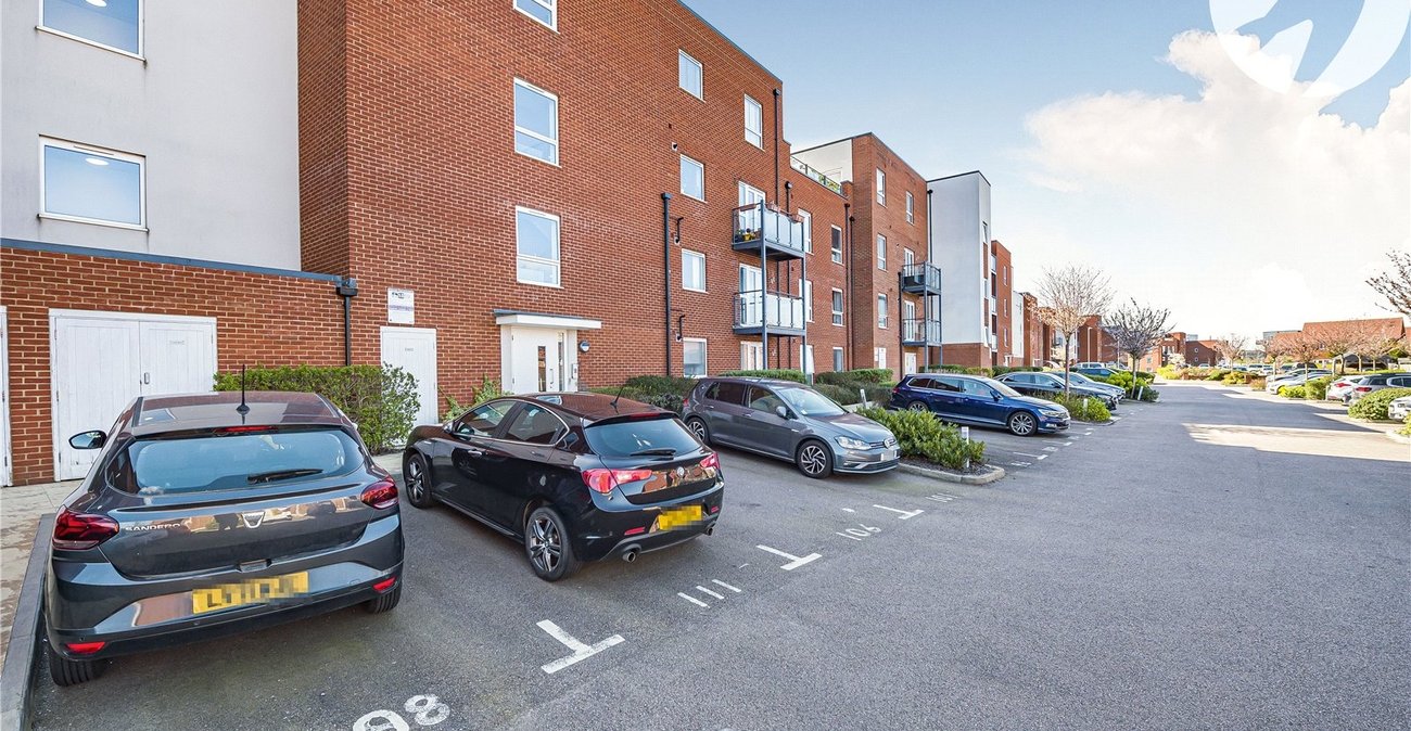 1 bedroom property for sale in Castle Hill | Robinson Jackson