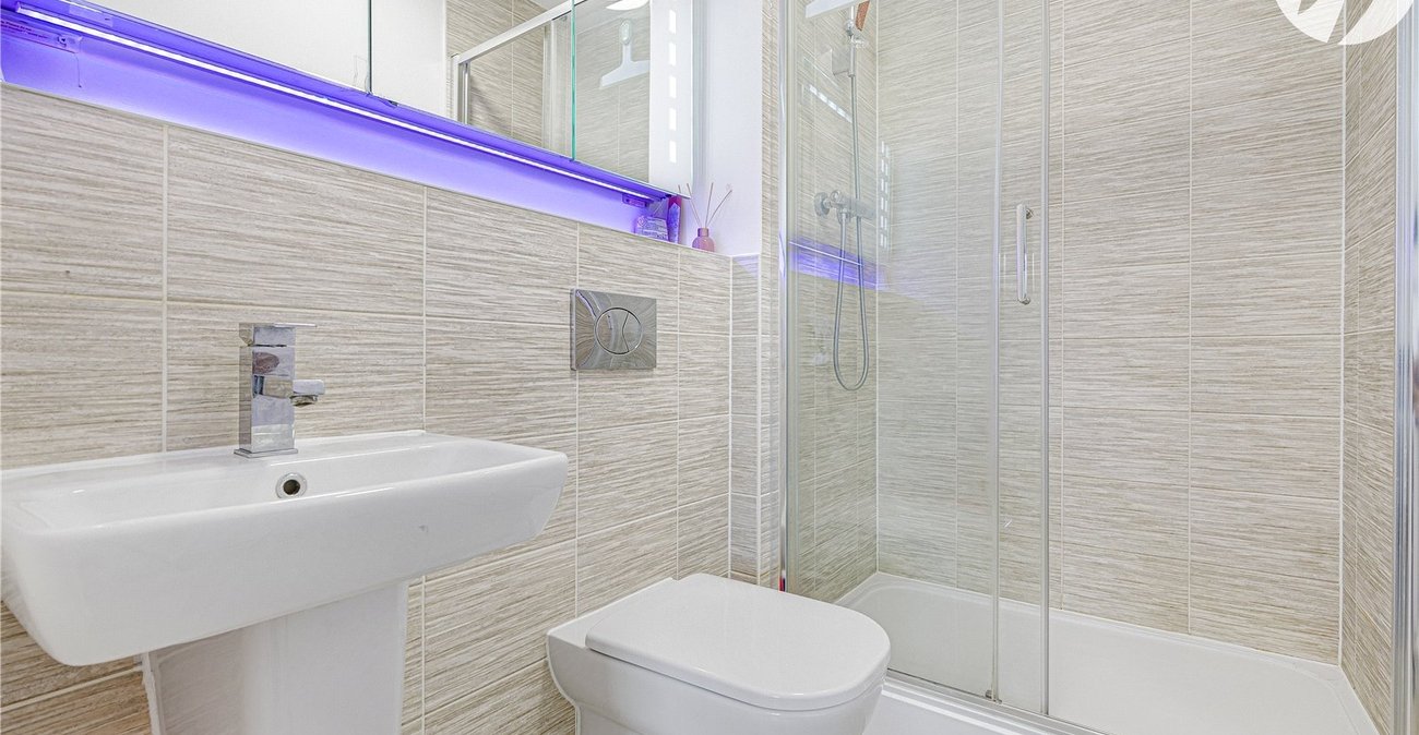 2 bedroom property for sale in Castle Hill | Robinson Jackson