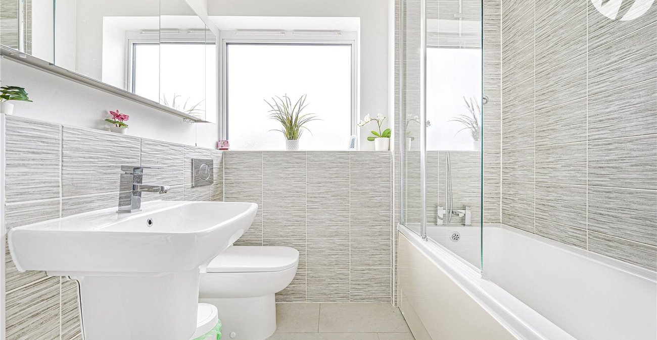 2 bedroom property for sale in Castle Hill | Robinson Jackson