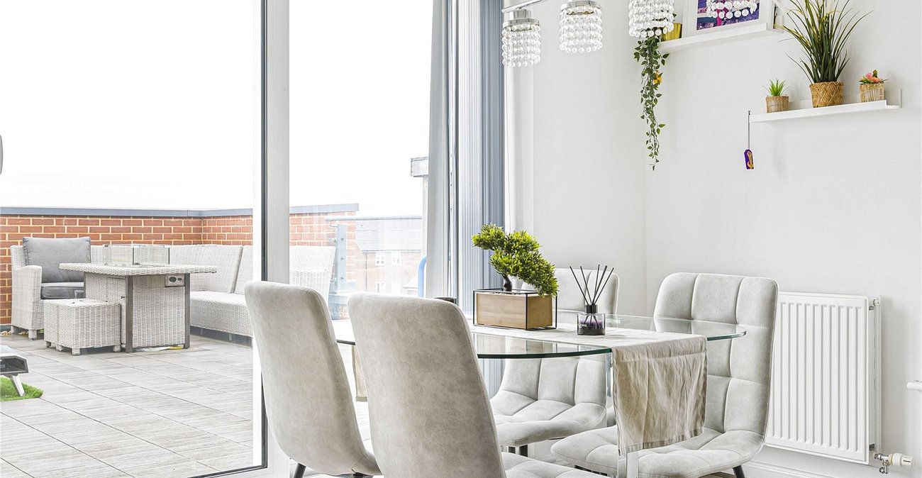 2 bedroom property for sale in Castle Hill | Robinson Jackson