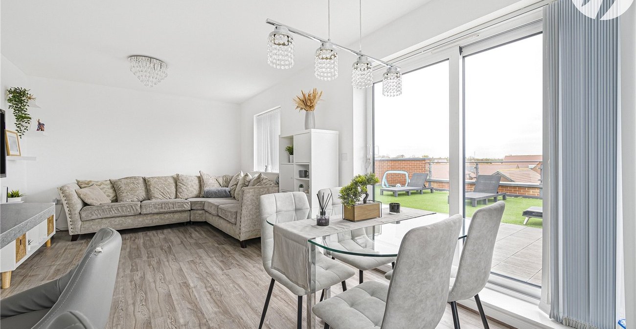 2 bedroom property for sale in Castle Hill | Robinson Jackson