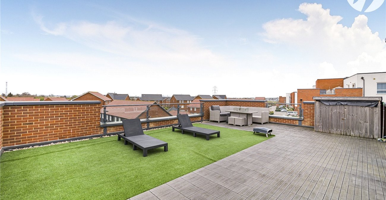 2 bedroom property for sale in Castle Hill | Robinson Jackson