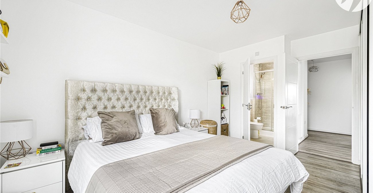 2 bedroom property for sale in Castle Hill | Robinson Jackson