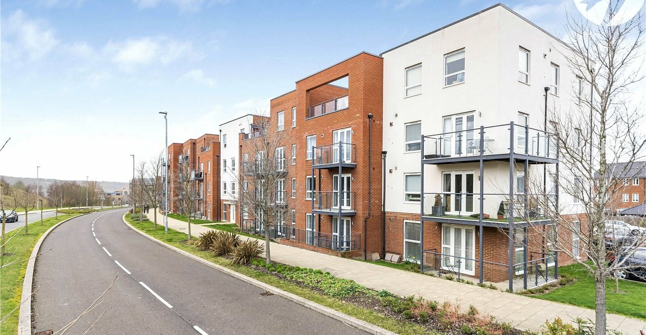 2 bedroom property for sale in Castle Hill | Robinson Jackson