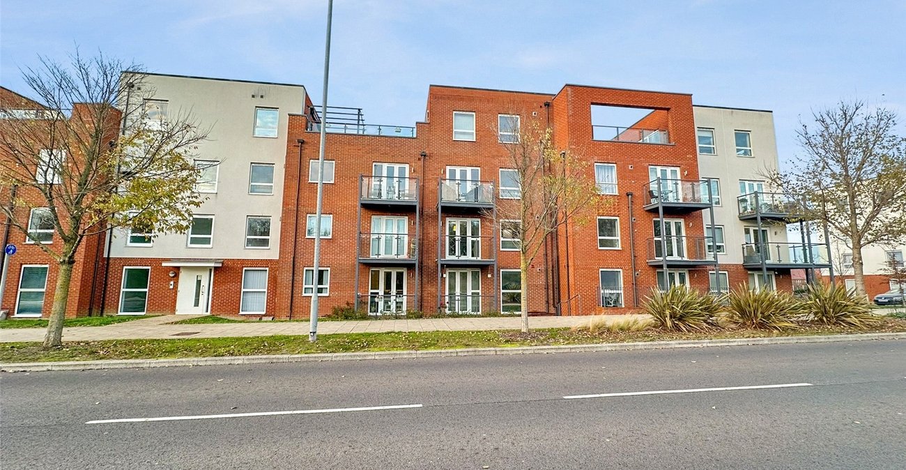 2 bedroom property for sale in Castle Hill | Robinson Jackson