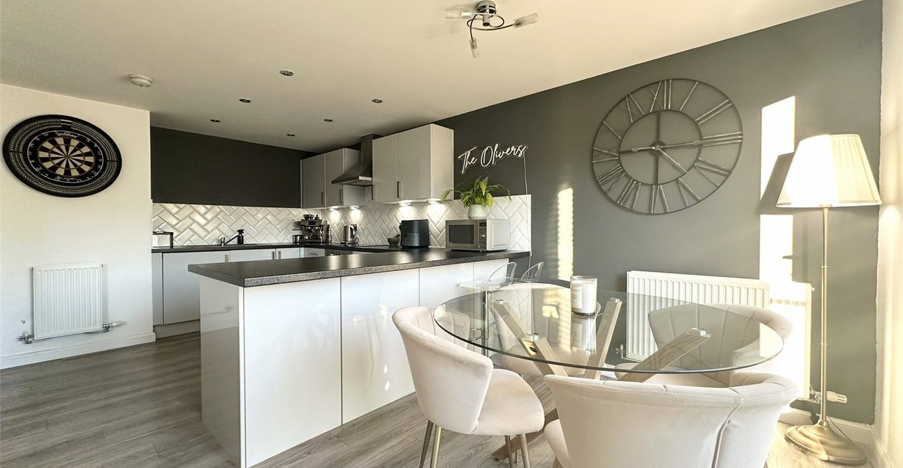 2 bedroom property for sale in Castle Hill | Robinson Jackson