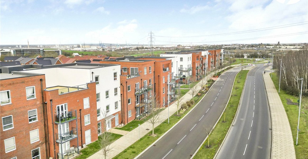 2 bedroom property for sale in Castle Hill | Robinson Jackson