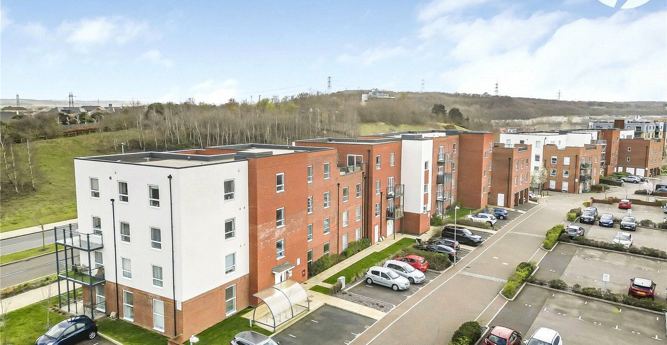 2 bedroom property for sale in Castle Hill | Robinson Jackson