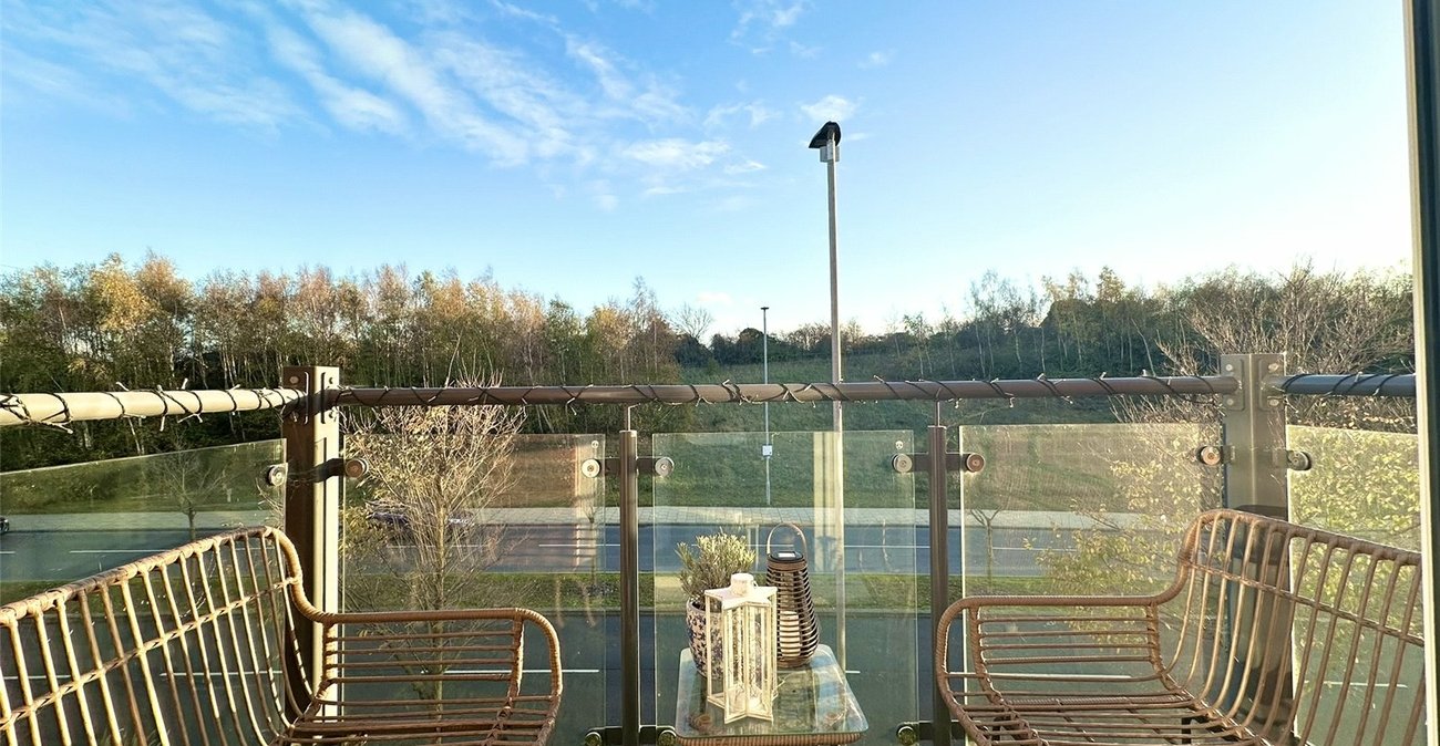 2 bedroom property for sale in Castle Hill | Robinson Jackson