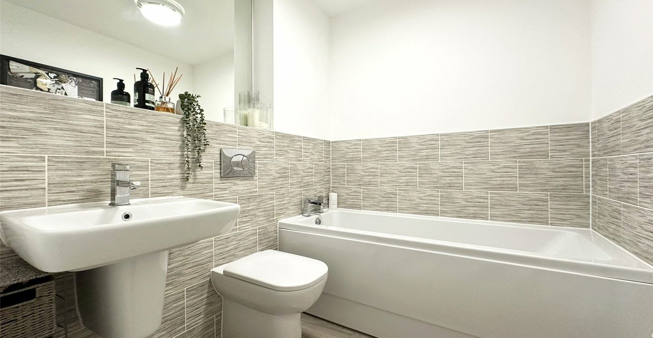 2 bedroom property for sale in Castle Hill | Robinson Jackson