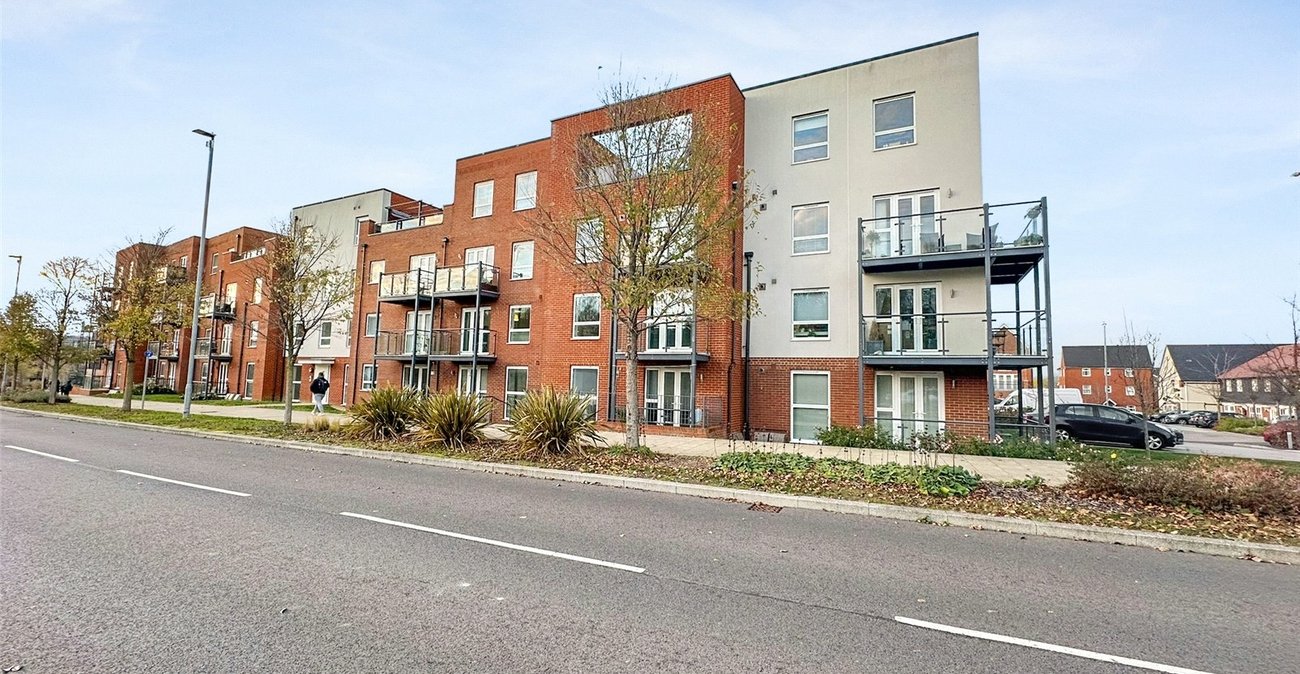 2 bedroom property for sale in Castle Hill | Robinson Jackson