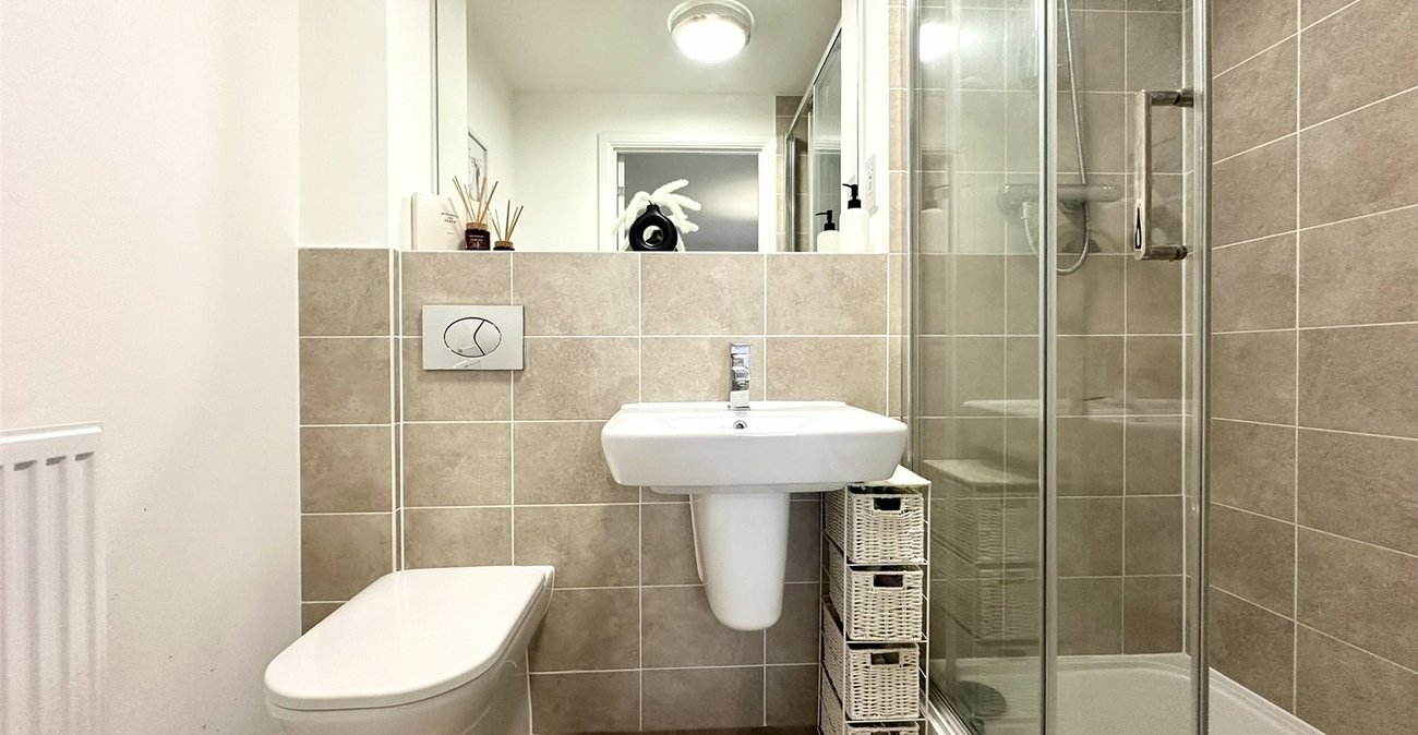 2 bedroom property for sale in Castle Hill | Robinson Jackson