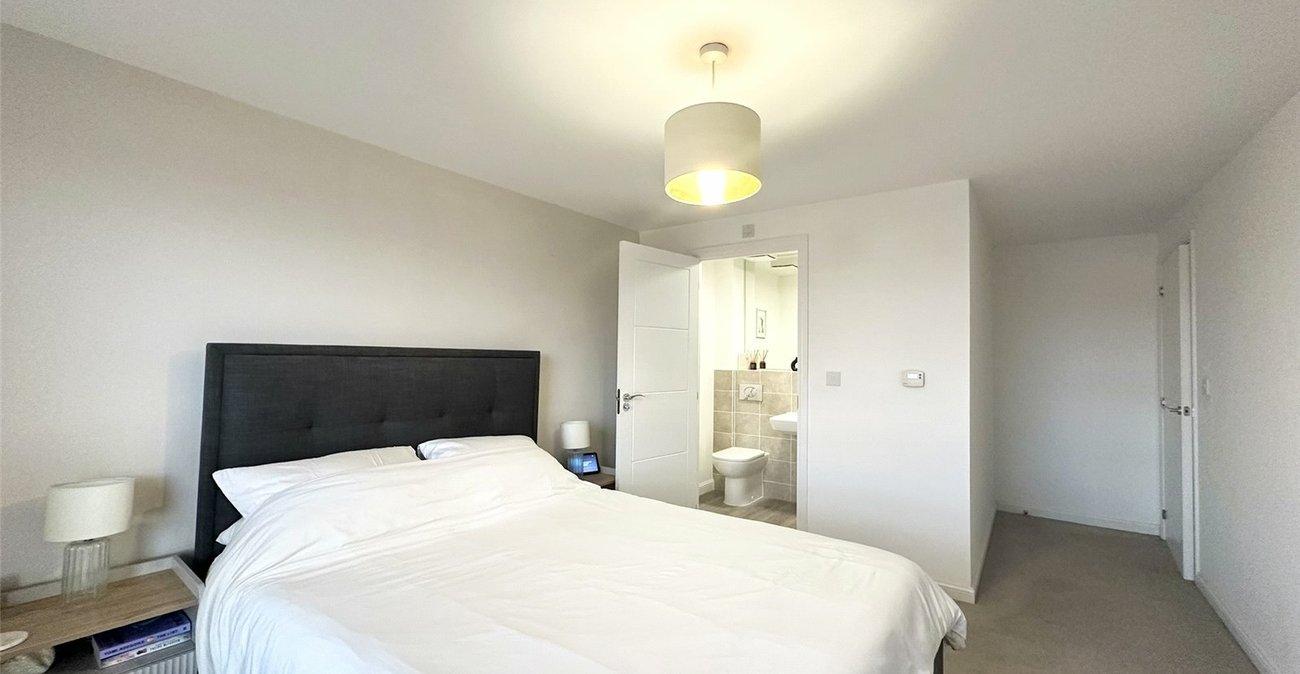 2 bedroom property for sale in Castle Hill | Robinson Jackson