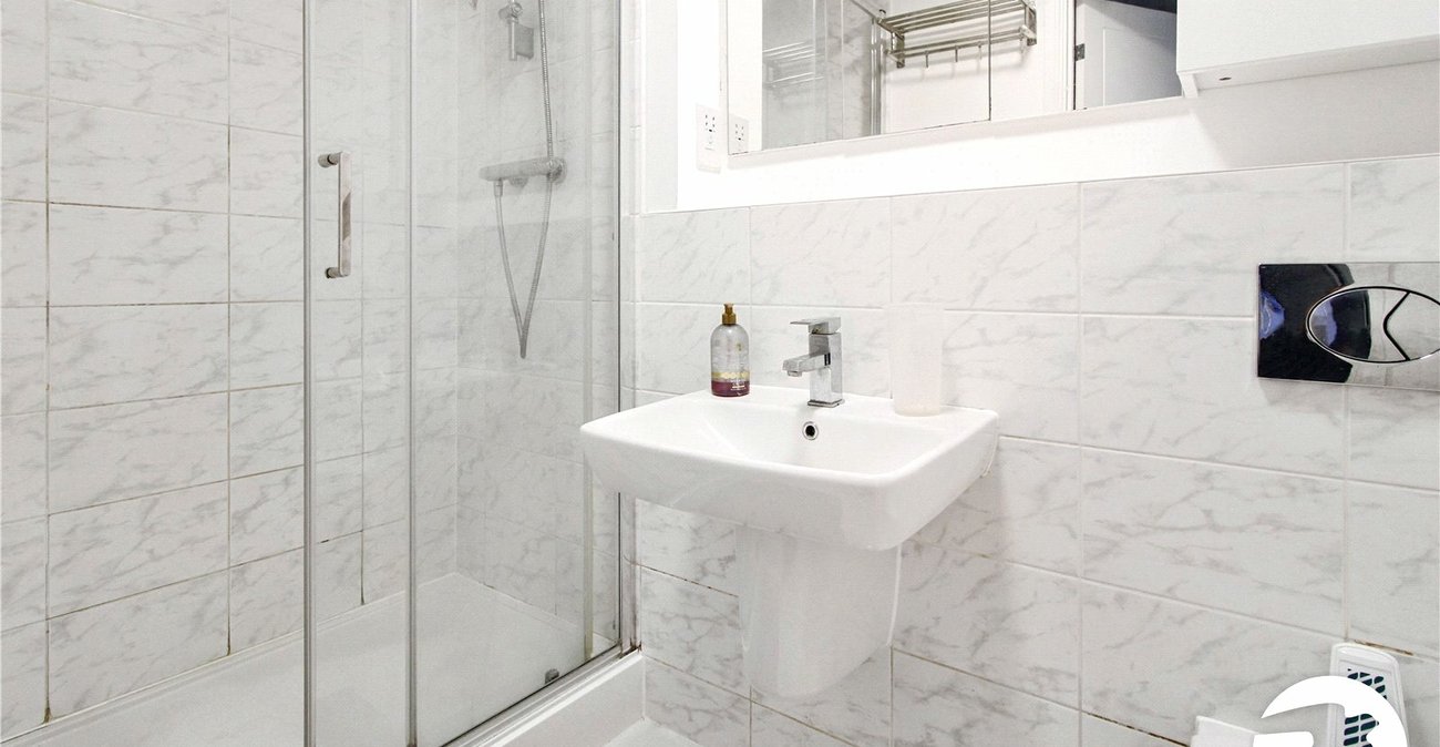 2 bedroom property for sale in Castle Hill | Robinson Jackson