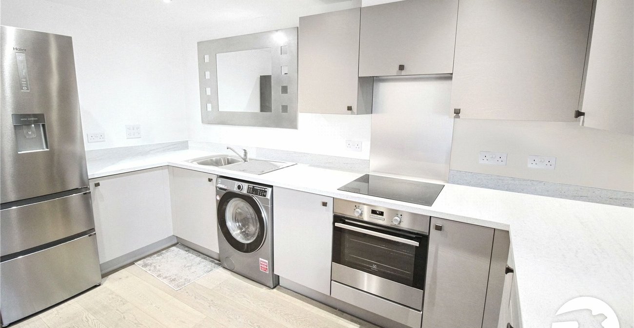 2 bedroom property for sale in Castle Hill | Robinson Jackson