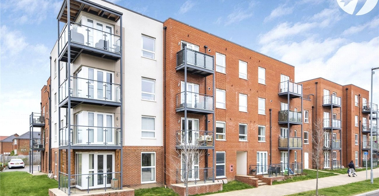 1 bedroom property for sale in Castle Hill | Robinson Jackson