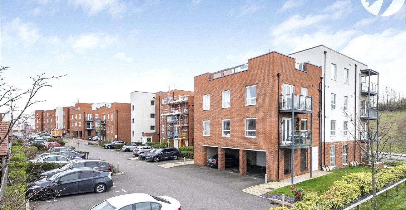 1 bedroom property for sale in Castle Hill | Robinson Jackson