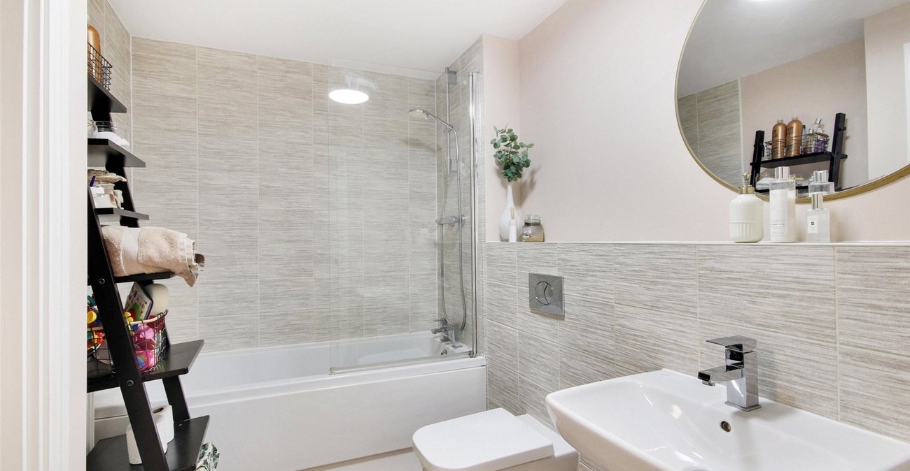 1 bedroom property for sale in Castle Hill | Robinson Jackson