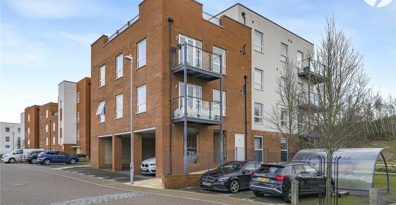 2 bedroom property for sale in Castle Hill | Robinson Jackson