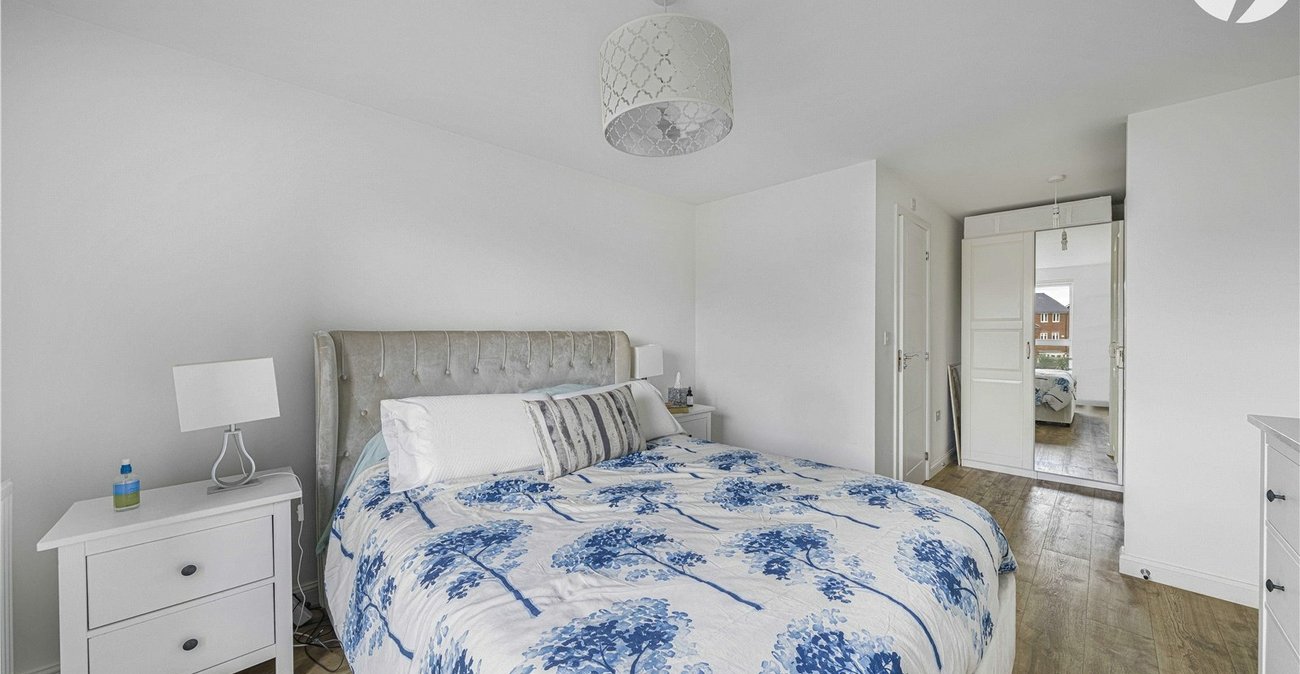 2 bedroom property for sale in Castle Hill | Robinson Jackson