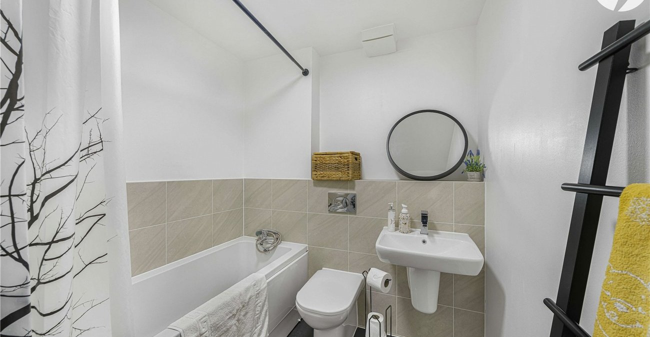 2 bedroom property for sale in Castle Hill | Robinson Jackson