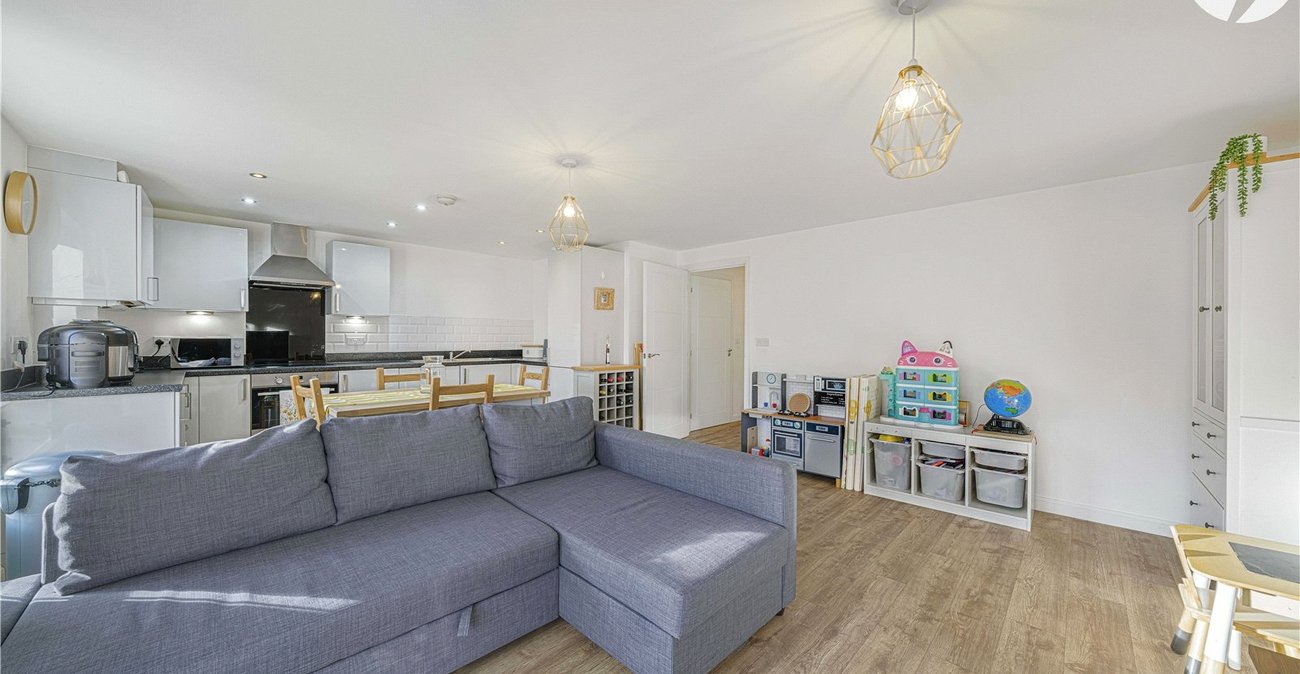 2 bedroom property for sale in Castle Hill | Robinson Jackson