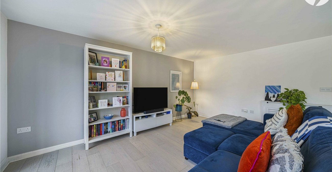 2 bedroom property for sale in Castle Hill | Robinson Jackson