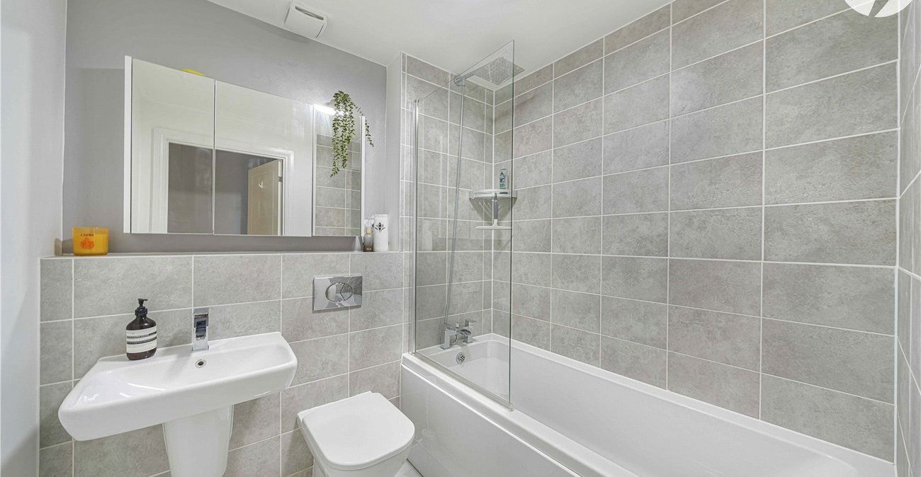 2 bedroom property for sale in Castle Hill | Robinson Jackson