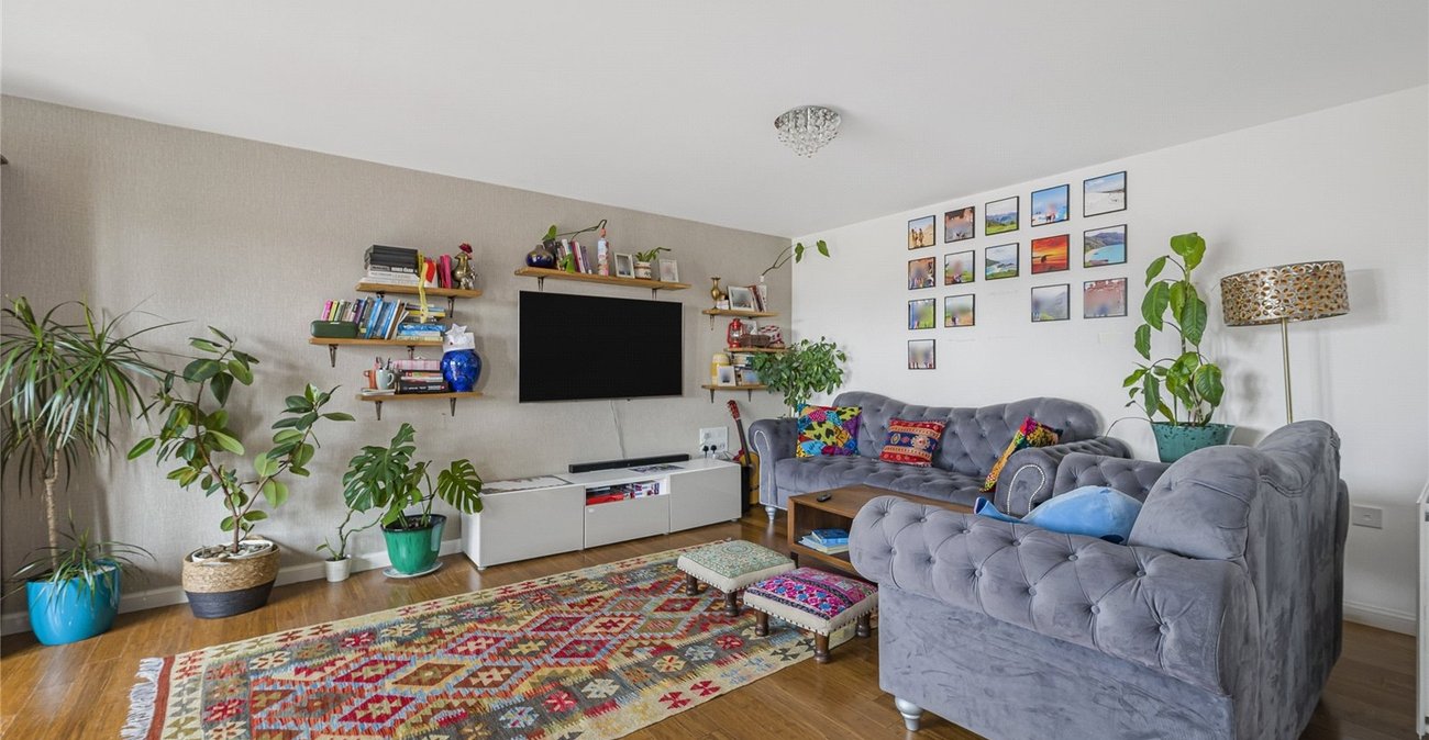 2 bedroom property for sale in Castle Hill | Robinson Jackson